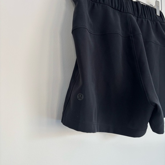 Lululemon On The Fly Black Shorts 4 - Picture 6 of 7